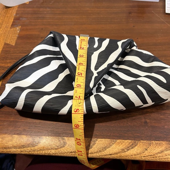 Got Zebra print clutch! - Picture 4 of 17